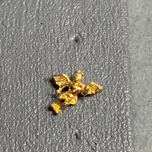 Treasures & Trinkets Angel Tack Pin 0.75 In Brooch Gold Flying Outstretched Arm